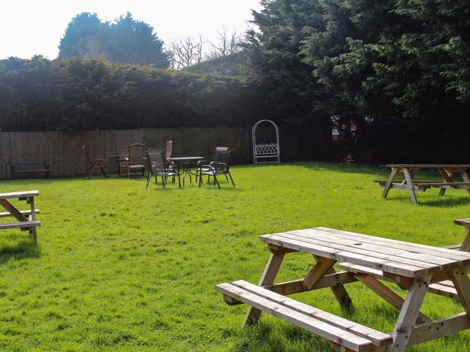 The Waggon And Horses Hotell Great Yeldham Exteriör bild