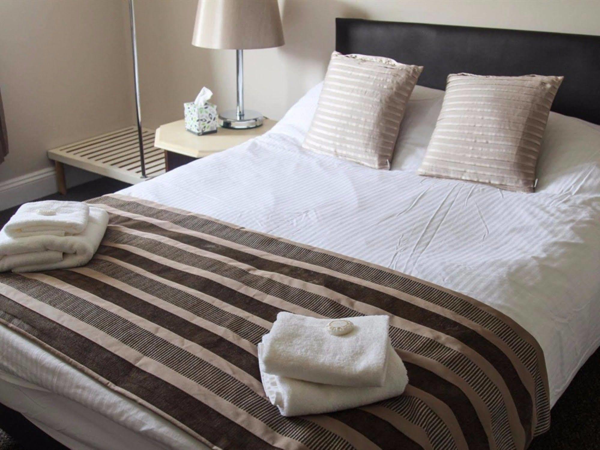 The Waggon And Horses Hotell Great Yeldham Exteriör bild